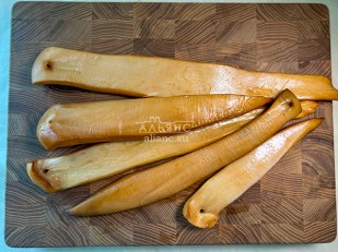 Сазан (бабочка) холодного копчения: Кальмар палочки х/к