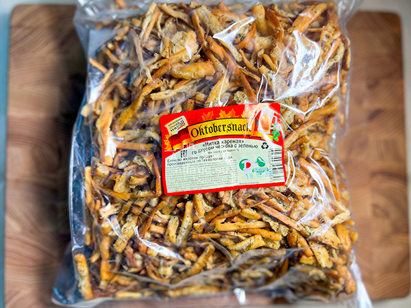 Нитка ЖАРЕНАЯ "Чеснок с зеленью" Oktobersnack 1 кг (сырный продукт) в Одинцово
